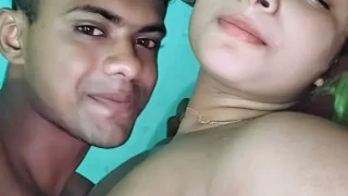 Desi viral girl boyfriend licking her boob desi sex video
